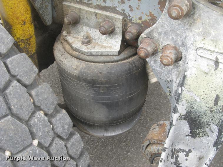 image for item L2381 1996 Freightliner FLD120 semi truck