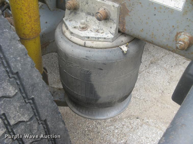 image for item L2381 1996 Freightliner FLD120 semi truck