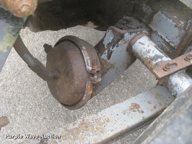 image for item L2381 1996 Freightliner FLD120 semi truck