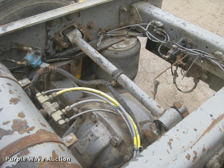 image for item L2381 1996 Freightliner FLD120 semi truck