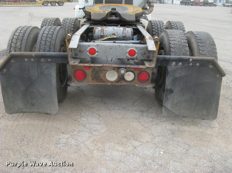 image for item L2381 1996 Freightliner FLD120 semi truck