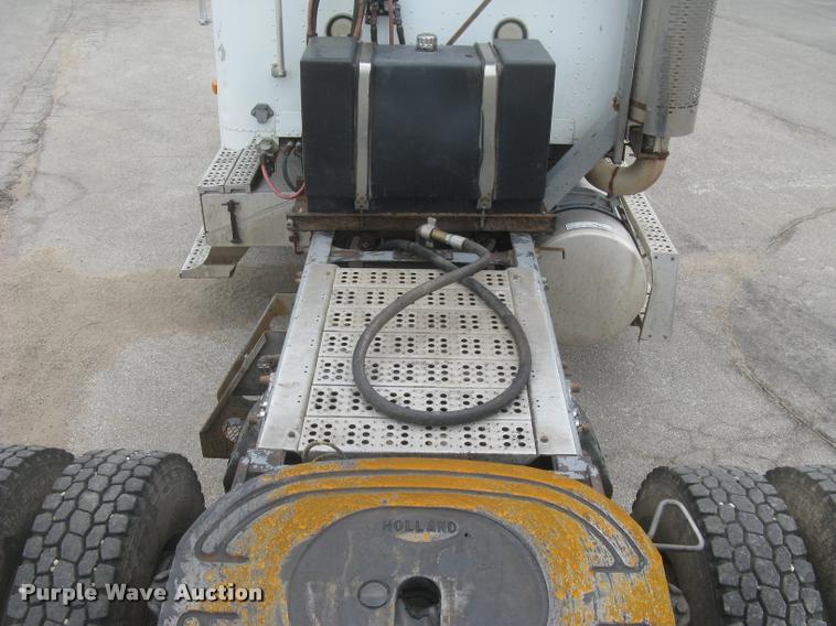 image for item L2381 1996 Freightliner FLD120 semi truck