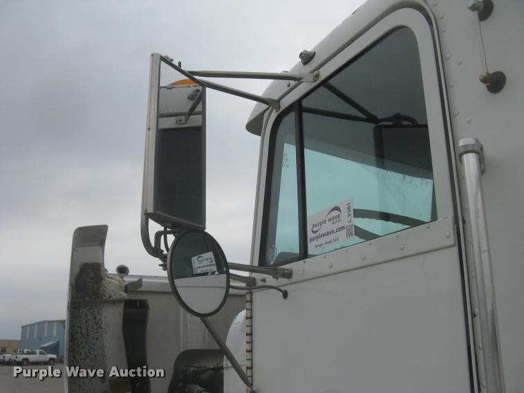 image for item L2381 1996 Freightliner FLD120 semi truck