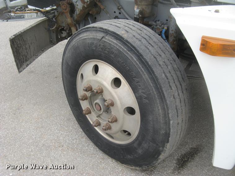 image for item L2381 1996 Freightliner FLD120 semi truck