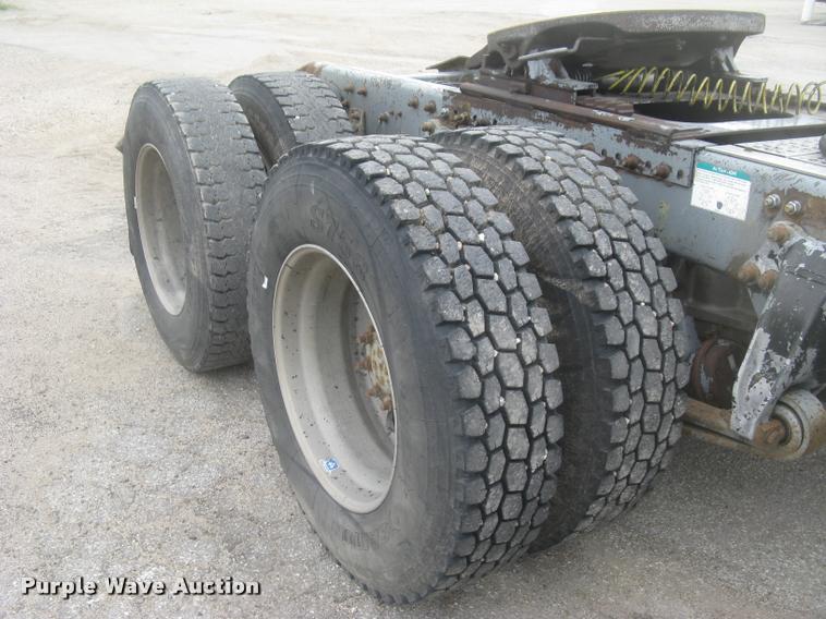 image for item L2381 1996 Freightliner FLD120 semi truck