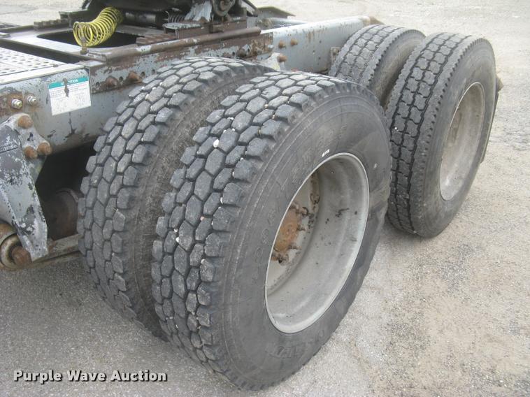 image for item L2381 1996 Freightliner FLD120 semi truck