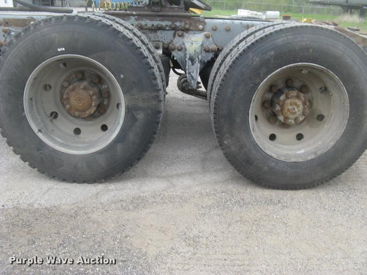 image for item L2381 1996 Freightliner FLD120 semi truck