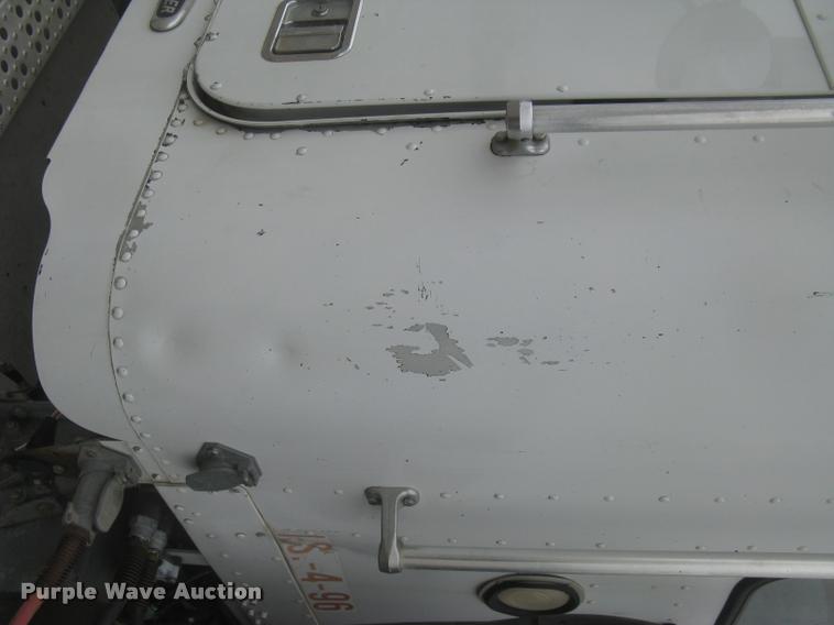 image for item L2381 1996 Freightliner FLD120 semi truck