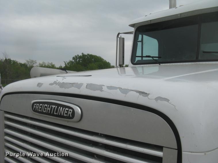 image for item L2381 1996 Freightliner FLD120 semi truck