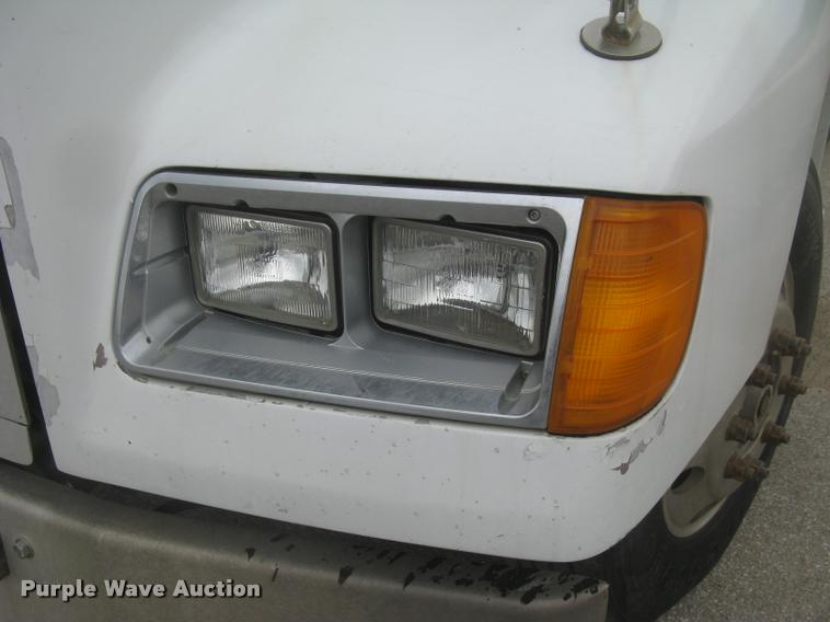 image for item L2381 1996 Freightliner FLD120 semi truck