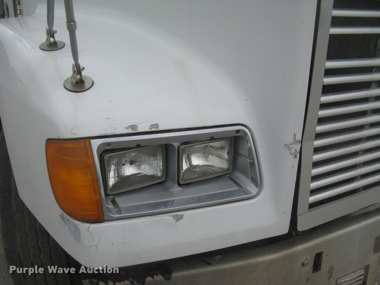 image for item L2381 1996 Freightliner FLD120 semi truck
