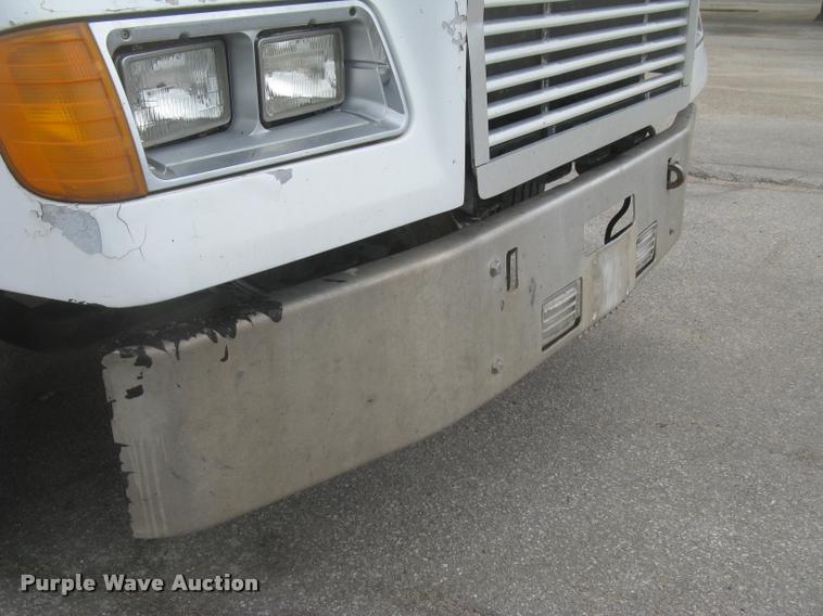 image for item L2381 1996 Freightliner FLD120 semi truck