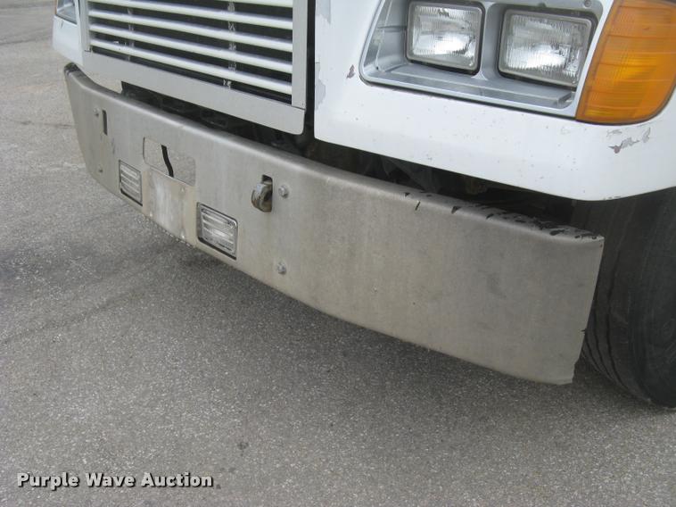 image for item L2381 1996 Freightliner FLD120 semi truck