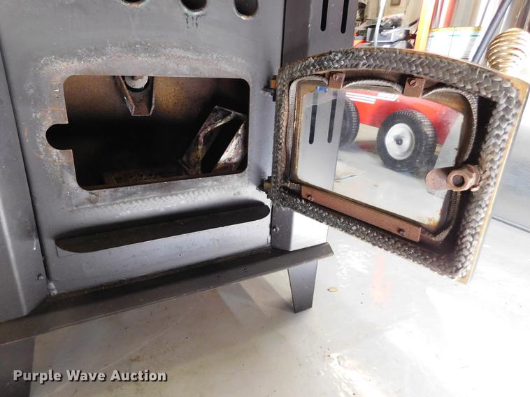 Gulutzen Grain Comfort corn stove in Dodge City, KS Item BU9612 sold