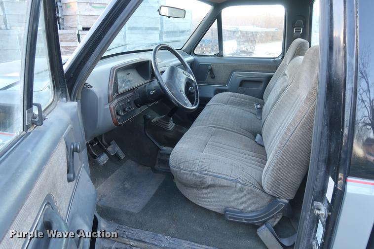 image for item DA8520 1989 Ford F250 XLT pickup truck