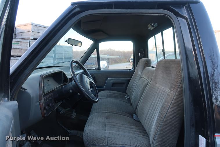 image for item DA8520 1989 Ford F250 XLT pickup truck
