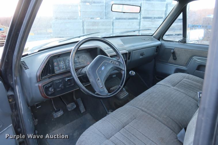 image for item DA8520 1989 Ford F250 XLT pickup truck