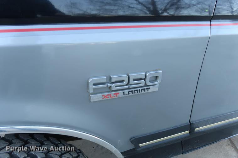 image for item DA8520 1989 Ford F250 XLT pickup truck