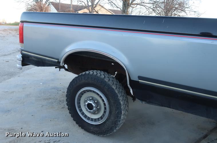 image for item DA8520 1989 Ford F250 XLT pickup truck