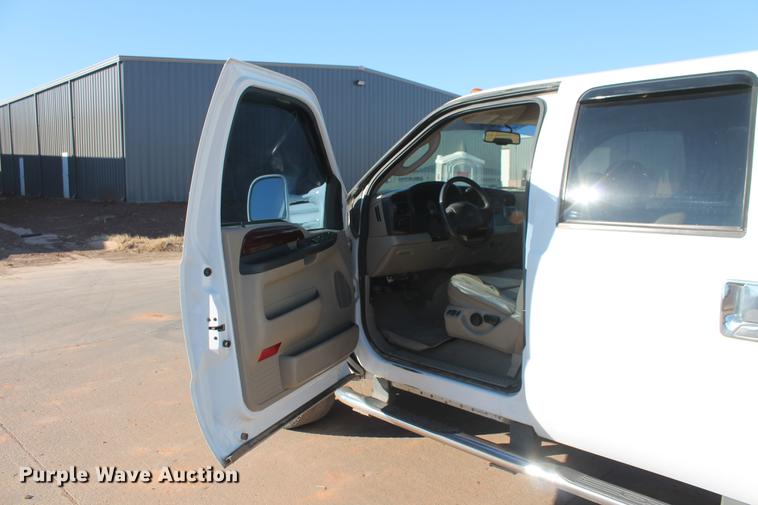 image for item DB5071 2007 Ford F250 Super Duty Lariat Crew Cab pickup truck