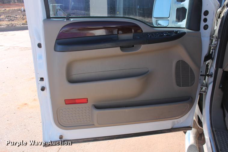 image for item DB5071 2007 Ford F250 Super Duty Lariat Crew Cab pickup truck