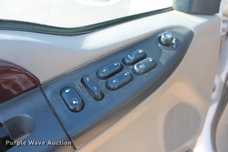 image for item DB5071 2007 Ford F250 Super Duty Lariat Crew Cab pickup truck