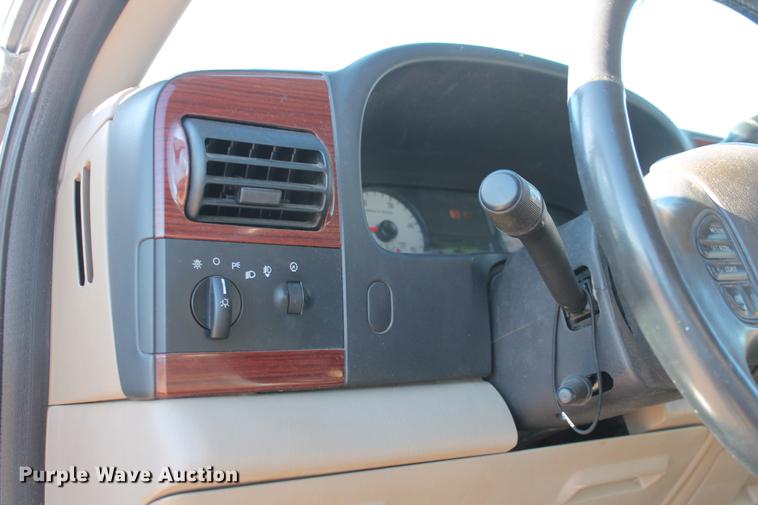 image for item DB5071 2007 Ford F250 Super Duty Lariat Crew Cab pickup truck