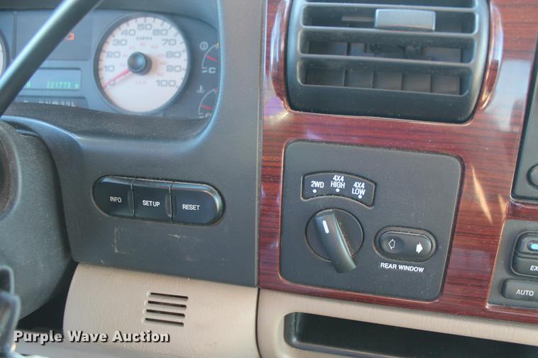 image for item DB5071 2007 Ford F250 Super Duty Lariat Crew Cab pickup truck