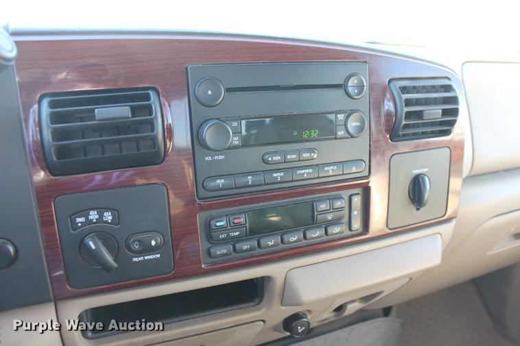 image for item DB5071 2007 Ford F250 Super Duty Lariat Crew Cab pickup truck