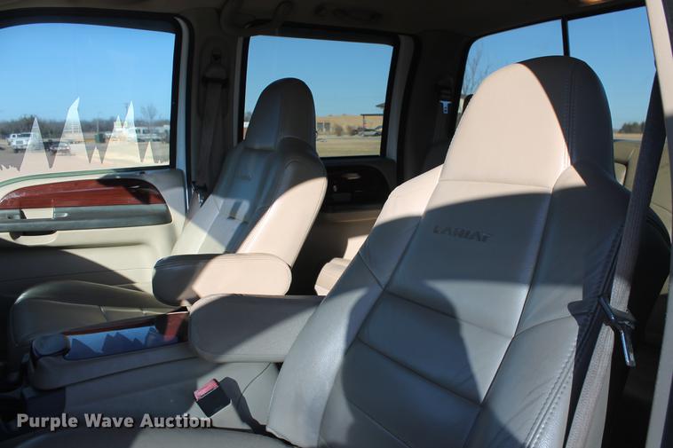 image for item DB5071 2007 Ford F250 Super Duty Lariat Crew Cab pickup truck