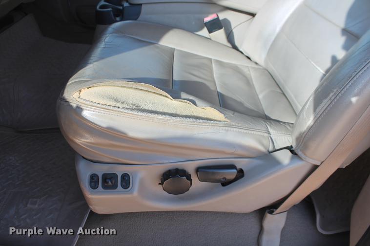 image for item DB5071 2007 Ford F250 Super Duty Lariat Crew Cab pickup truck