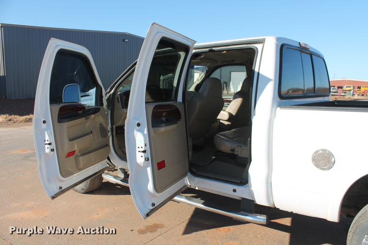 image for item DB5071 2007 Ford F250 Super Duty Lariat Crew Cab pickup truck