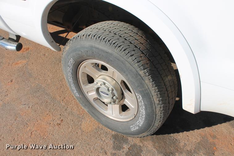 image for item DB5071 2007 Ford F250 Super Duty Lariat Crew Cab pickup truck