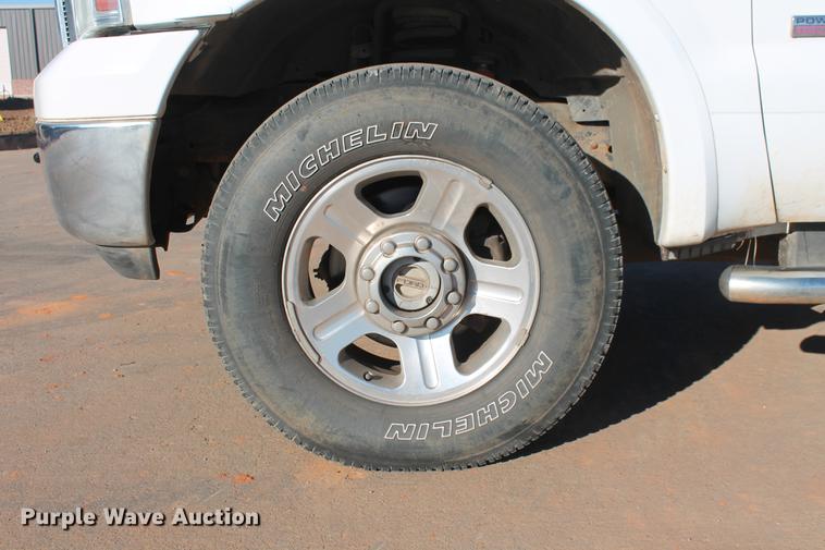 image for item DB5071 2007 Ford F250 Super Duty Lariat Crew Cab pickup truck