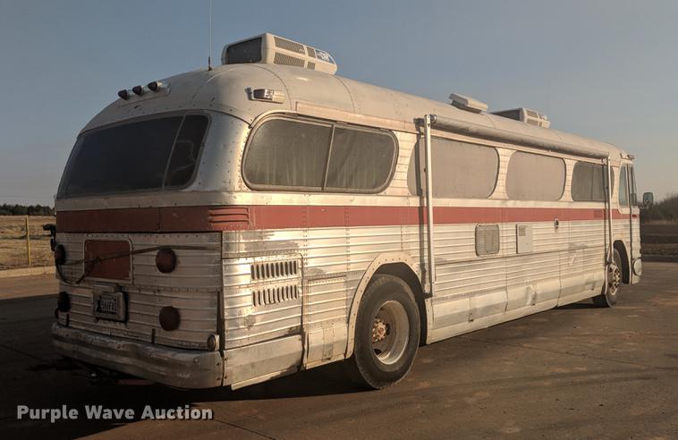 image for item DB5073 1960 GMC PD4104 coach bus