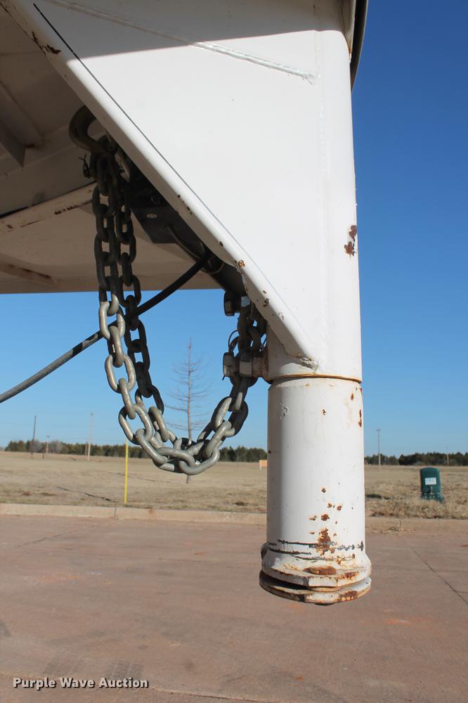 image for item DB5080 2003 CM enclosed cargo trailer