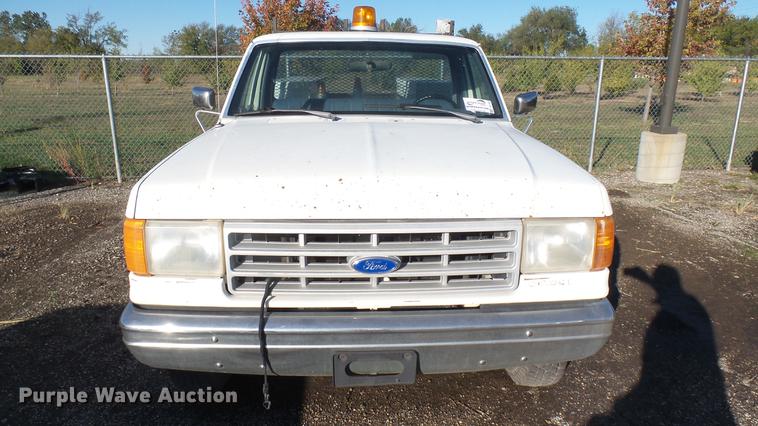 image for item DC1822 1991 Ford F250 pickup truck