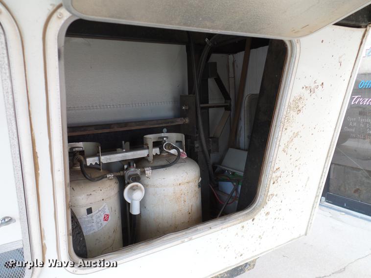 image for item DD1377 1999 Forest River Flagstaff camper