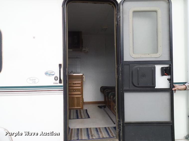 image for item DD1377 1999 Forest River Flagstaff camper