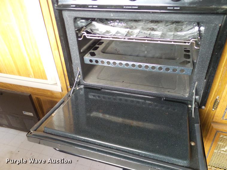 image for item DD1377 1999 Forest River Flagstaff camper