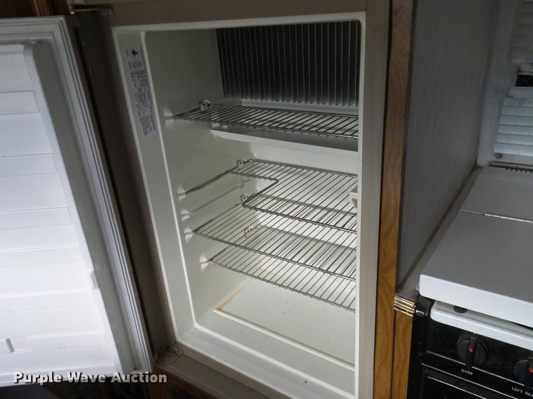 image for item DD1377 1999 Forest River Flagstaff camper