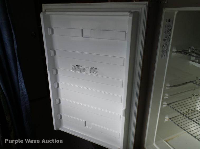 image for item DD1377 1999 Forest River Flagstaff camper