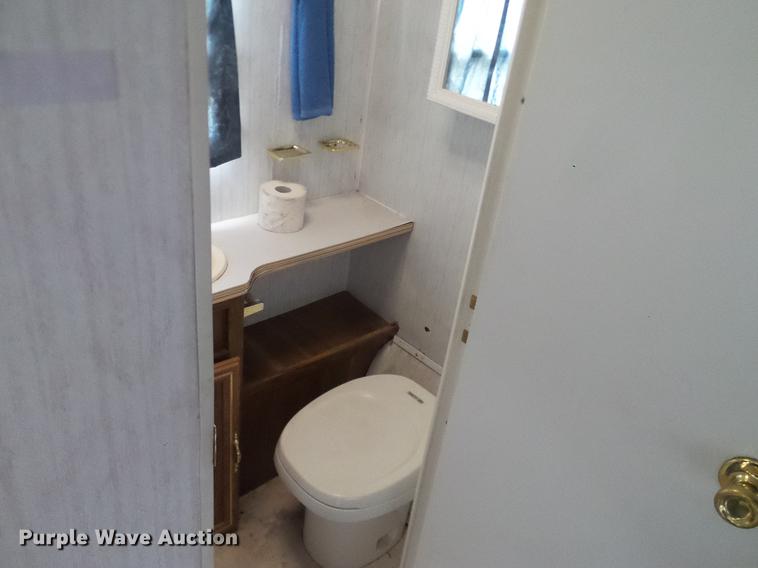 image for item DD1377 1999 Forest River Flagstaff camper