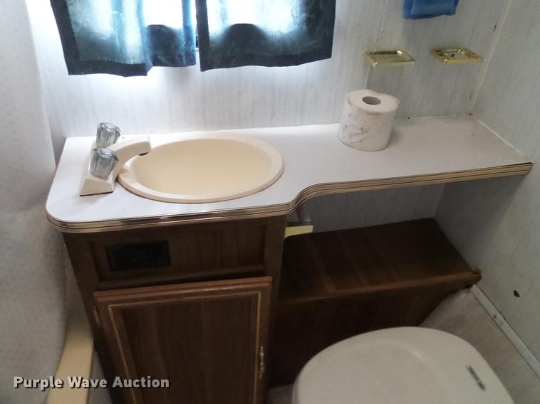 image for item DD1377 1999 Forest River Flagstaff camper