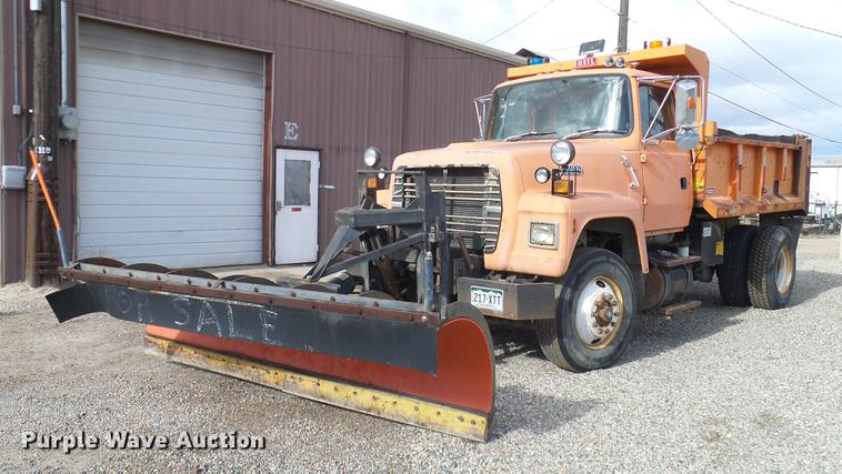 image for item DD1378 1993 Ford L8000 dump truck