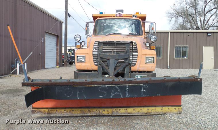 image for item DD1378 1993 Ford L8000 dump truck
