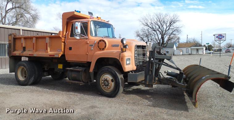 image for item DD1378 1993 Ford L8000 dump truck