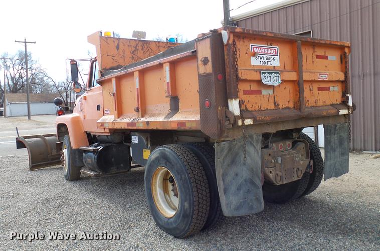 image for item DD1378 1993 Ford L8000 dump truck
