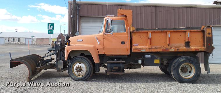 image for item DD1378 1993 Ford L8000 dump truck