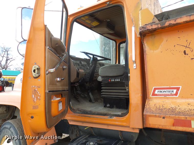 image for item DD1378 1993 Ford L8000 dump truck
